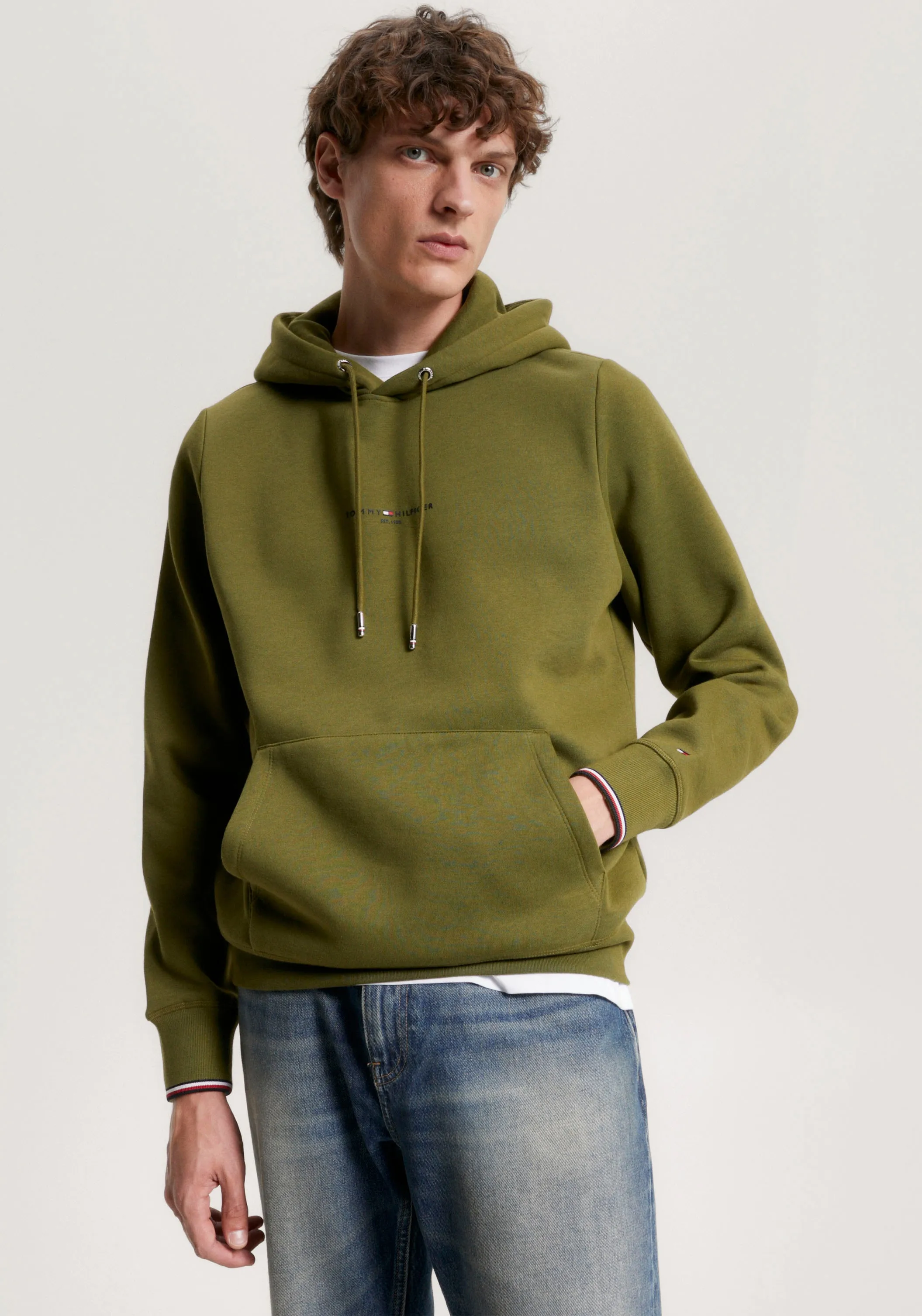 Tommy Hilfiger Hoodie »TOMMY LOGO TIPPED HOODY«, Tommy-Tape innen am Ausschnitt, Flag-Stickerei am Ärmel TOMMY HILFIGER Putting Green S