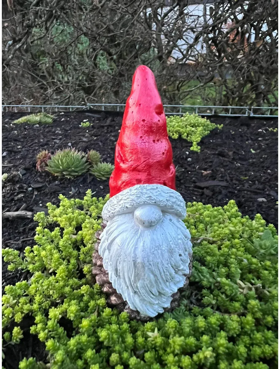 Cooler Weihnachtswichtel aus Beton - ein echter Hingucker!