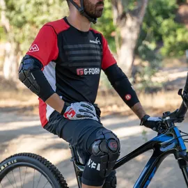 G-Form Pro-X3 Biking knieschoner black XL