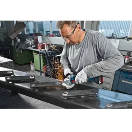 Bosch GWS 18V-8 inkl. 2 x 4,0 Ah + L-Boxx