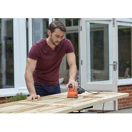 Black & Decker BEW210 Exzenterschleifer inkl. Schleifpapier und Staubfangsack