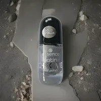 Essence Satin Chrome Nagellack Nr. 04 Silber 8 ml