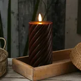 MARELIDA LED Kerze TWIST Echtwachs gedrehte Stumpenkerze flackernd H: 17,5cm Timer rot