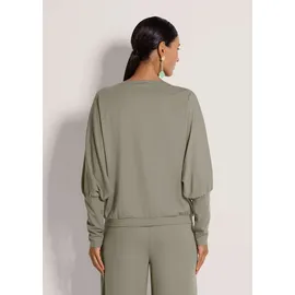 Madeleine Langarmshirt MADELEINE "Langarmshirt Lockeres Longsleeve mit Fledermausärmeln", Damen, Gr. 48, grün (schilf), Obermaterial: 62% Viskose CV. 30% Polyamid PA. 8% Elasthan EL., Modern, schmal, U-Boot-Ausschnitt, Shirts Langarmshirt, Weite Fledermausärmel