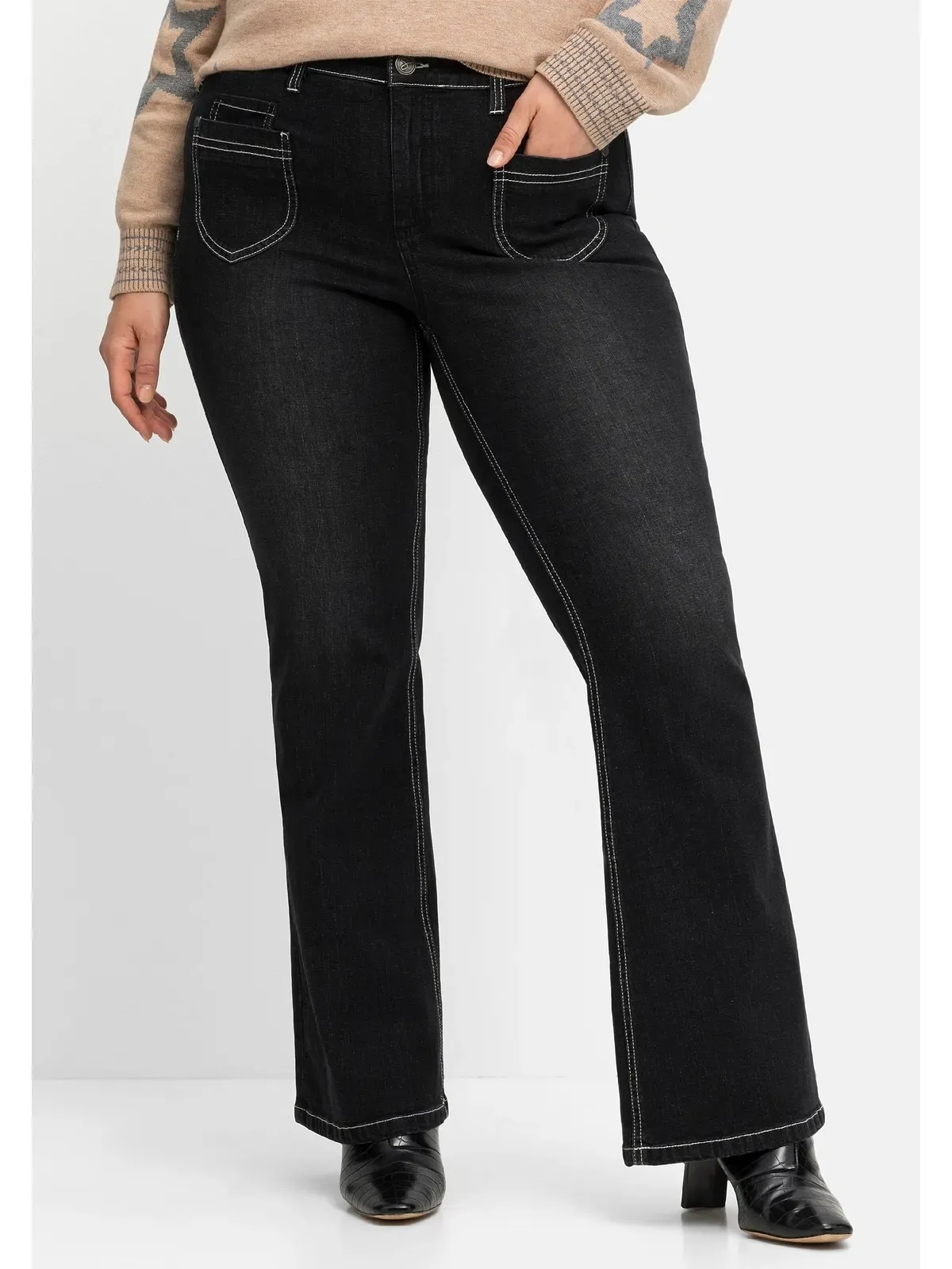 Bootcut-Jeans SHEEGO "Große Größen" Gr. 48, Normalgrößen, schwarz (black denim) Damen Jeans Bootcut