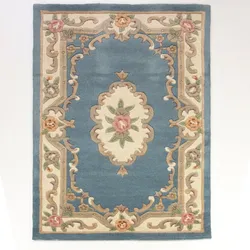 Kadima Design Traditioneller Wollteppich `Beauly` mit Handgeschnitzten Details. Farbe: Blau-Beige, 75x150 cm