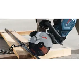 Bosch Trennsäge GCS 18V-230