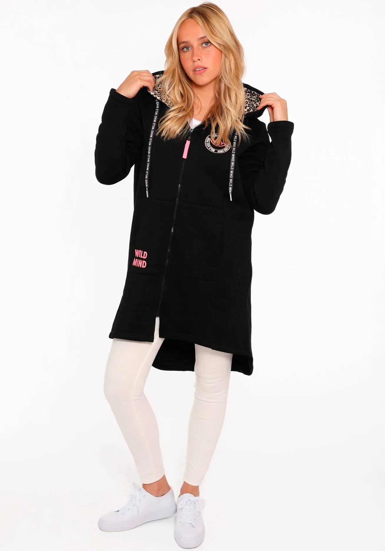 Jerseymantel ZWILLINGSHERZ "Wild Strong Free", Damen, Gr. XL, schwarz, Sweatware, Obermaterial: 50% Baumwolle, 50% Polyester, bedruckt, unifarben, bequem kniefrei, Rundhals, Mäntel Jerseymantel, mit Kapuze, Taschen, Front und Backmotiv Wild Strong Free