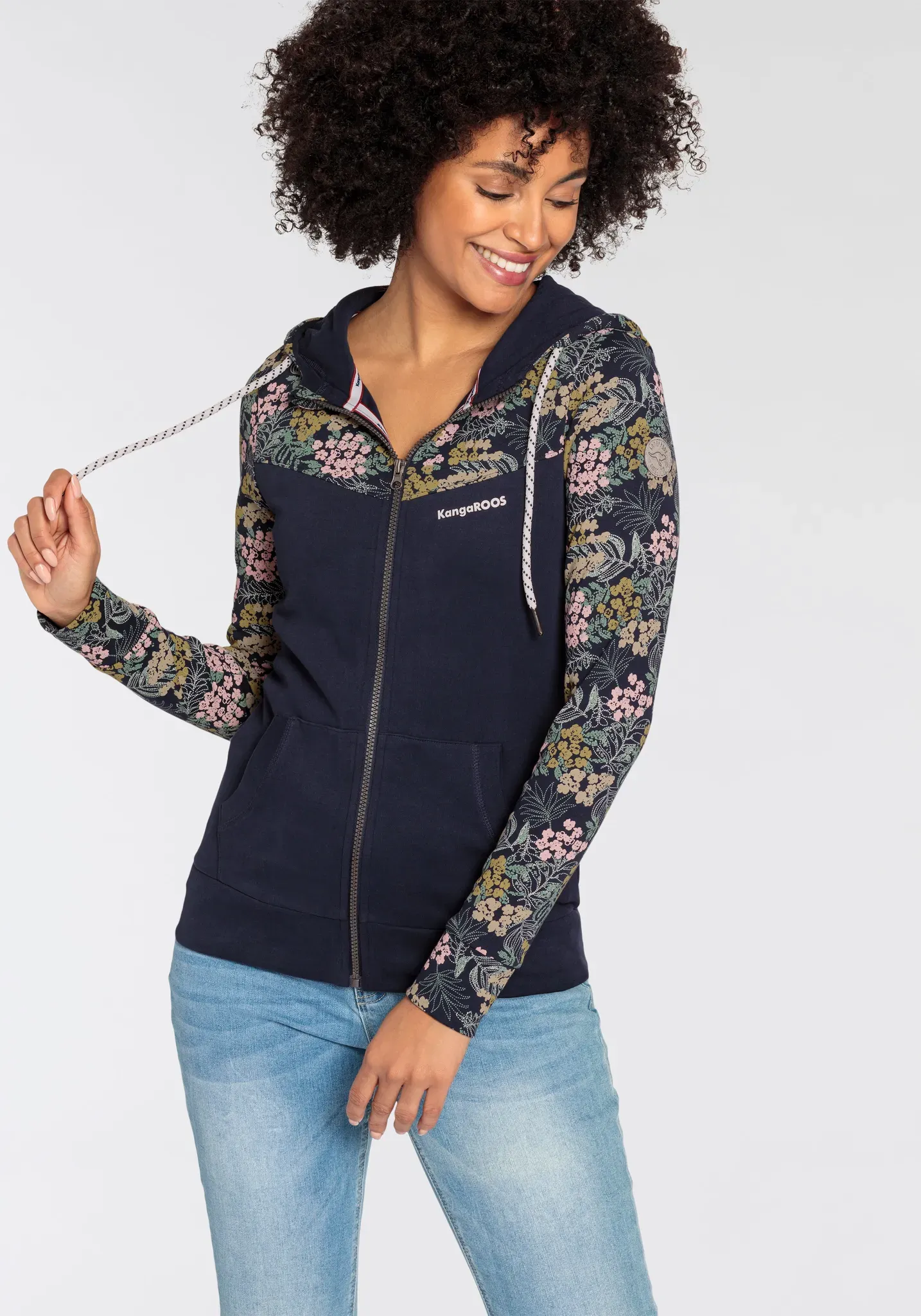 Kapuzensweatjacke KANGAROOS, Damen, Gr. 40/42, bunt (marine, bunt), Interlock, Obermaterial: 100% Baumwolle. Kapuzenfutter: 100% Baumwolle, bedruckt, geblümt, figurbetont hüftbedeckend, angesetztes Bündchen, Sweatjacken, mit Blumenprint