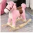 Homcom Kinder Schaukelpferd Baby Schaukeltier Pferd mit Tiergeräusche Spielzeug Haltegriffe für 36-72 Monate Plüsch Rosa 65 x 32,5 x 61 cm