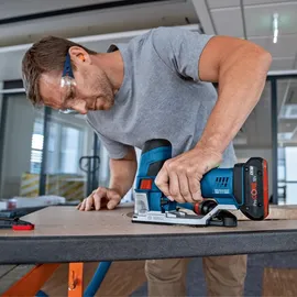 Bosch Akku-Stichsäge GST 18V-155 SC mit L-BOXX