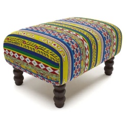 Casa Padrino Luxus Fußhocker mit Streifen Mehrfarbig / Schwarz 77 x 55 x H. 45 cm - Rechteckiger Samt Hocker - Wohnzimmer Möbel - Hotel Möbel - Luxus Möbel - Luxus Einrichtung