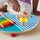Fisher-Price Holz-Musiktisch mit 3 Percussion-Instrumenten, mehrfarbig, HXT91