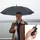 shop'n smile ideoon Faltbarer Regenschirm mit LED-Taschenlampe, Ø105 cm, schwarz: Ein perfekter Allwetter-Begleiter für Dunkelheit & Regenschauer