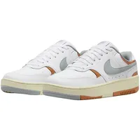 Nike Damen Gamma Force White/Light PUMICE-FLAX-COCONUT MIL, 40