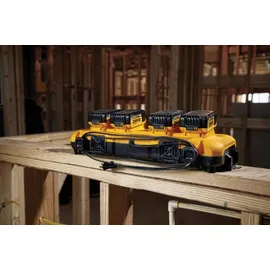 DeWalt Vierfach-System-Schnelladegerät