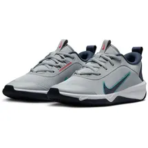 Nike Omni Multi-Court Hallenschuhe Kinder 010 wolf grey/thunder blue-bright crimson 38