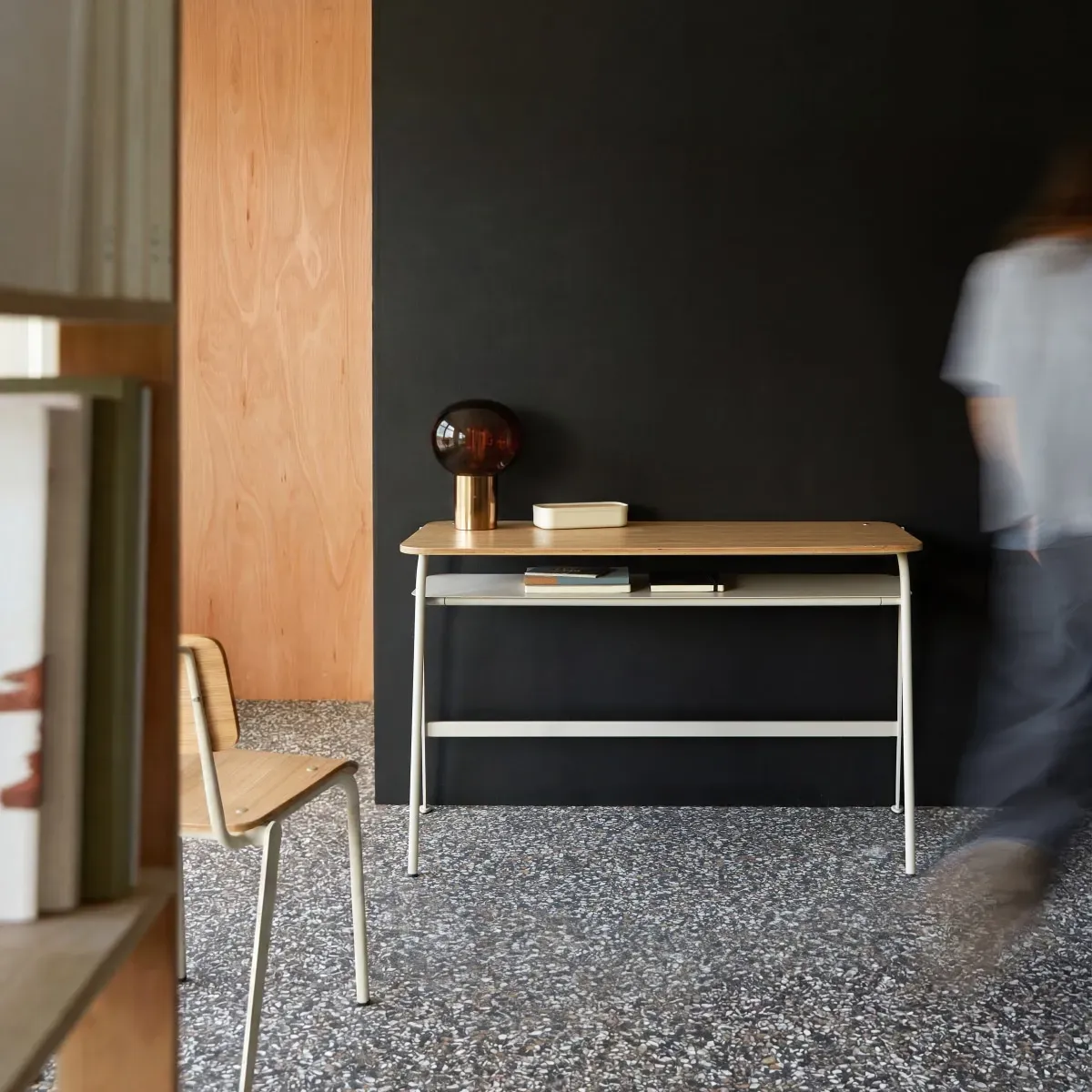 Mio - Schreibtisch aus Esche und Metall in Cream