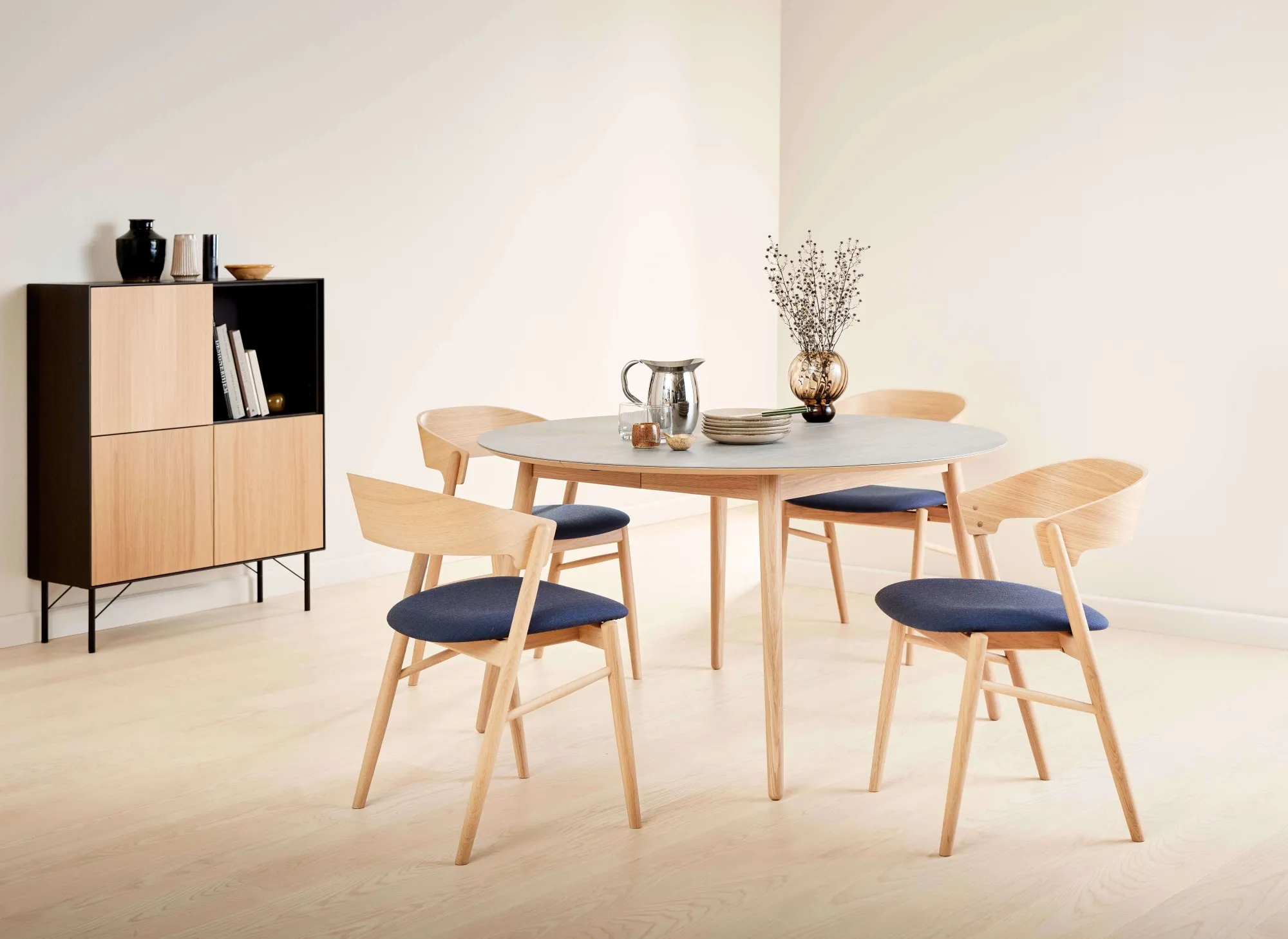 Esstisch »Meza Designtisch mit Auszugsfunktion und 2 Einlegeplatten«, runde Tischplatte aus Keramik, Massivholzgestell, /Natur/Grau Keramik + Natur + Grau Keramik, , 81292429-0 B/H/T: 135 cm x 74,5 cm x 135 cm