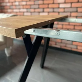 dekori.interiors Runder Ausziehbarer Tisch für Esszimmer, Pero, Loft-Stil, Skandinavische, Durchmesser: 120 / 220 cm, Eiche Craft Gold / Schwarz - Braun