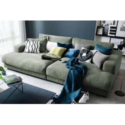 KAWOLA Big Sofa MADELINE mit Holztablett natur für Armlehne Stoff olivgrün