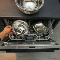 Intirilife Rührschüsseln 5er Set Edelstahl mit luftdichten Deckeln- Salatschüssel