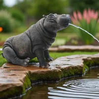 Solar Wasserspeier Hippo – Teichfigur mit Solarpumpe & Wasserspiel – Gartenfigur Gartendeko aus Polyresin sehr realistisch – Solarbrunnen für Gartenteich & Wasserlauf (Nilpferd 34x20,5x23,5 cm)
