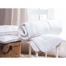 Beliani Bettdecke Weiß Mikrofaser 135 x 200 cm Extra Warm Ganzjahresdecke Vier-jahreszeiten Steppdecke Steppbett Monochromatisch Paspel Schlafzimmer