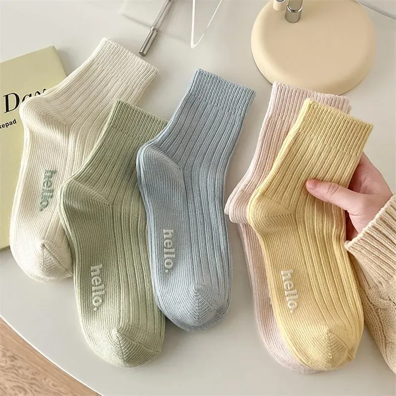 Nette frauen Socken Mode Herbst Winter Weibliche Baumwolle Socken Weiche Atmungsaktive Absorbieren Schweiß Bunte Socken