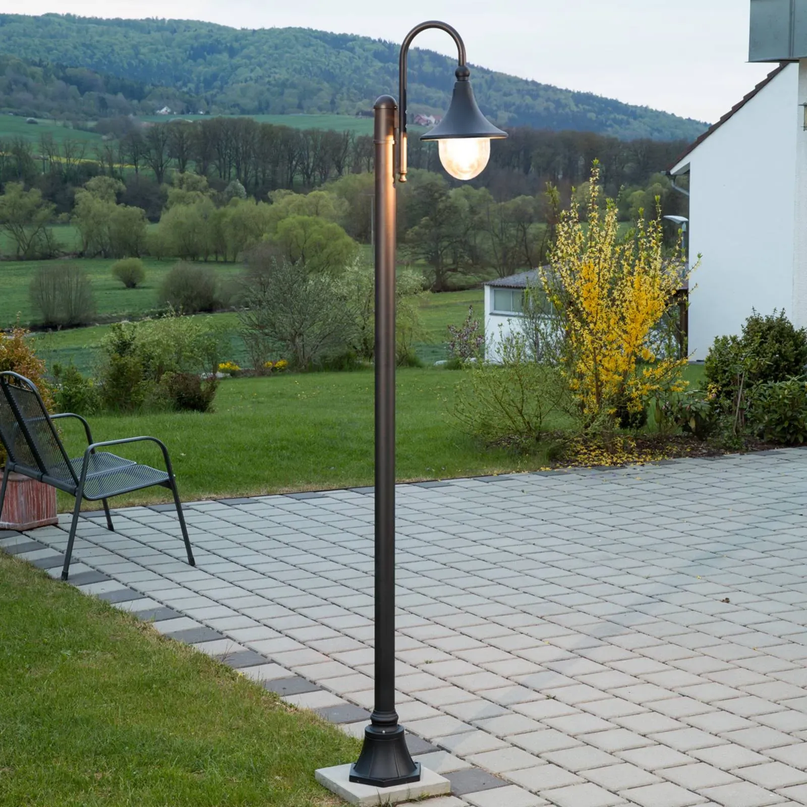 Lindby Außenleuchte Daphne, 220 cm, schwarz, E27, IP44 Daphne Lindby, dimmbar, schwarz, Aluminium, Modern - 39 cm - 25 cm - 220 cm