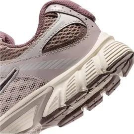 Nike V5 RNR (GS) taupe HAZE/BURGUNDY ASH-TATTOO 40