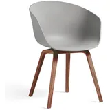HAY - About A Chair AAC 22, Walnuss lackiert / concrete grey 2.0 (Kunststoffgleiter)
