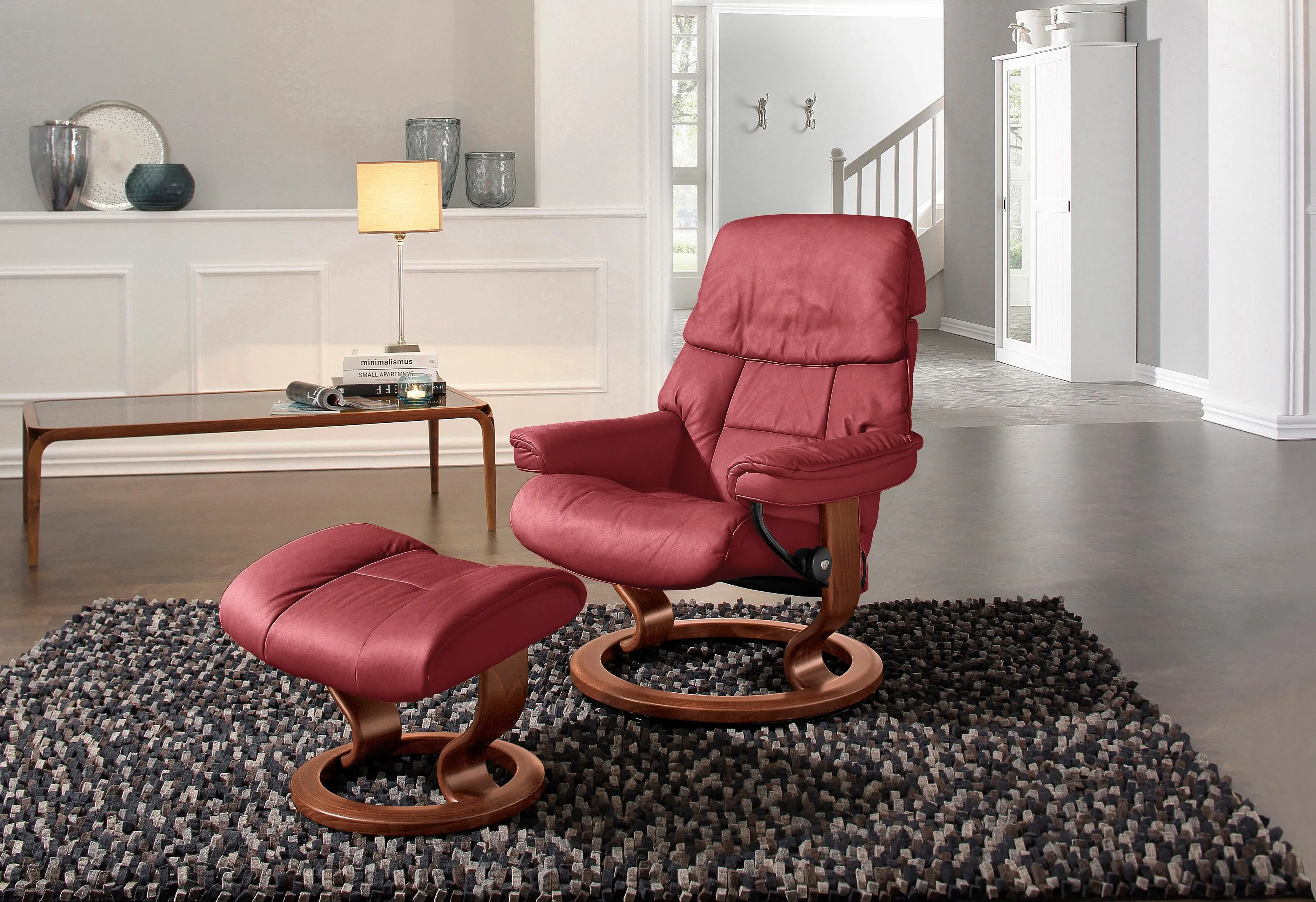 Relaxsessel STRESSLESS "Ruby", rot (cherry paloma), B:74cm H:97cm T:74cm, Leder PALOMA: Paloma ist ein durchgefärbtes Semianilin-Möbelleder mit natürlicher Narbung. Es wurde mit einer leichten Oberflächenbehandlung versehen, um es beständiger zu machen. Paloma ist weich im Griff und hat eine warme Ausstrahlung. Es ist atmungsaktiv und feuchtigkeitsabsorbierend. Paloma wird besonders von all jenen geschätzt, die das echte Ledergefühl suchen., Leder BATICK: Batick ist ein leicht korrigiertes, durchgefärbtes und genarbtes Möbelleder, bei dem die meisten Unebenheiten und Spuren in der Regel entfernt wurden. Batick wird mitunter doppeltönig gefärbt, um der Oberfläche mehr Lebendigkeit zu verleihen. Dank einer schützenden Oberflächenbehandlung lassen sich die meisten Flecken leicht entfernen. Das macht Batick zur ersten Wahl für Familien mit Kindern und all diejenigen, die ihren Stressless Bequemsessel außerordentlich intensiv nutzen., Sessel, mit Classic Base, Größe S, Gestell Eiche, Wenge, Braun & Schwarz