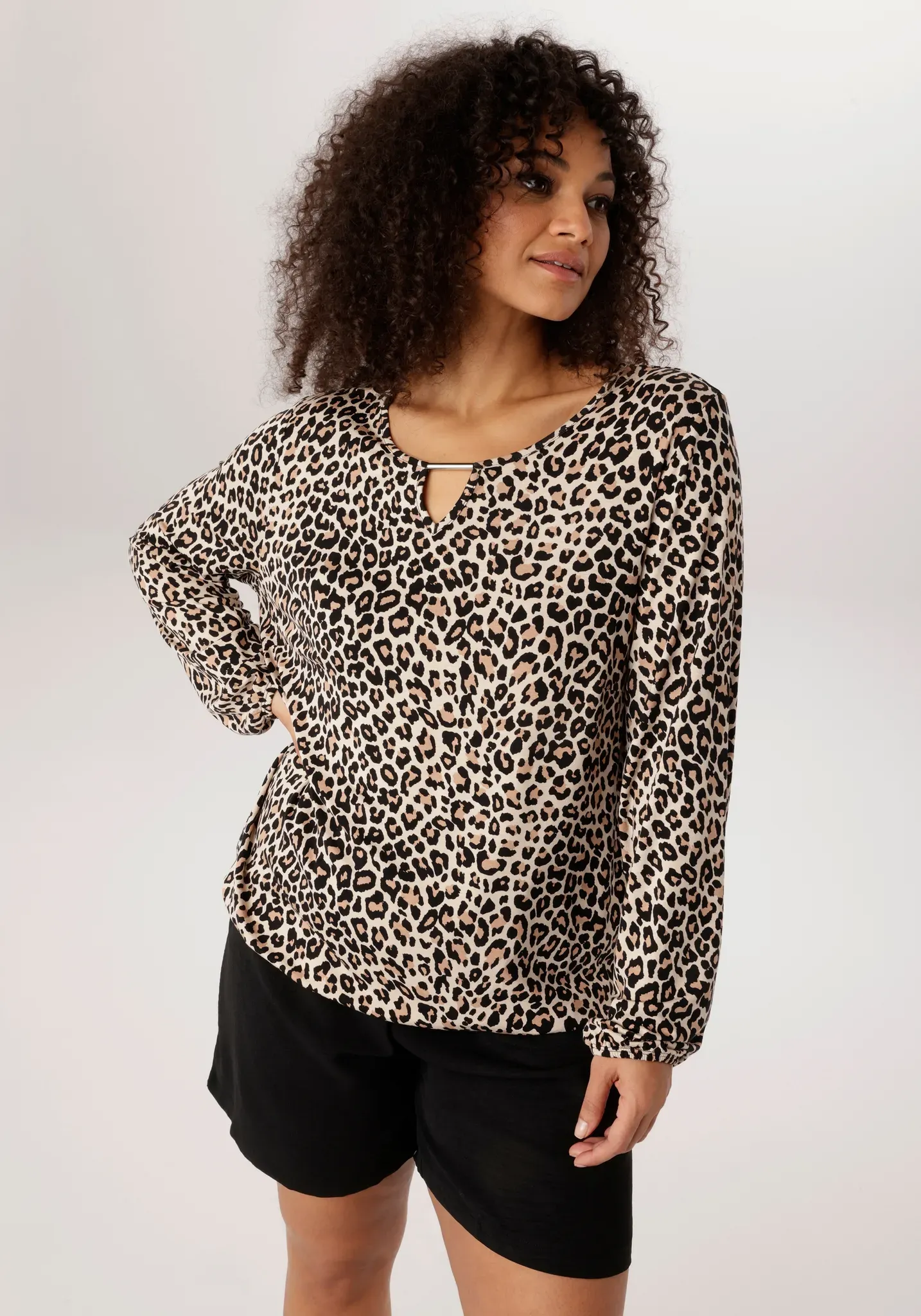 Langarmshirt ANISTON PLUS, Damen, Gr. 52, bunt (schwarz, beige, braun), Single Jersey, Obermaterial: 95% Viskose, 5% Elasthan, figurumspielend Po-bedeckend, Rundhals, mit Gummizug, Shirts Langarmshirt, In trendigem Leoprint
