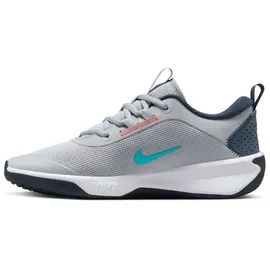 Nike Omni Multi-Court Hallenschuhe Kinder 010 wolf grey/thunder blue-bright crimson 38
