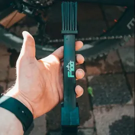 F100 Kettenbürste, widerstandsfähig, schwarz