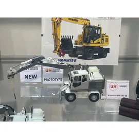 Universal Hobbies Komatsu PW180-11 Hydraulikbagger