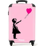 NoBoringSuitcases.com Handgepäck Koffer 55x35x20 cm 36L, Bunte Graffiti-Drucke: Rosa) - Banksy-Stil, Reisekoffer, mit Rollen,