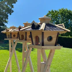 Großes sechseckiges Vogelhaus