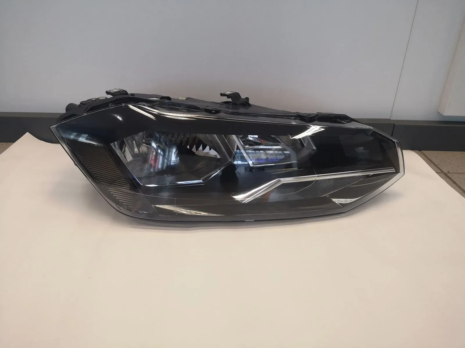 Original VW Polo 2G Halogenscheinwerfer NEU Scheinwerfer Frontlicht 2G1941006