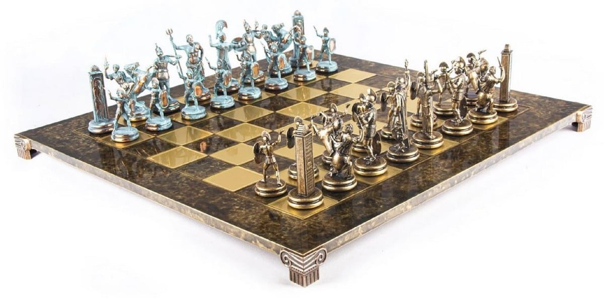 Casa Padrino Luxus Schach Set Braun / Messing 54 x 54 cm - Griechisches Schachspiel - Messing Schachbrett mit Schachfiguren - Luxus Deko Accessoires - Luxus Schachspiele
