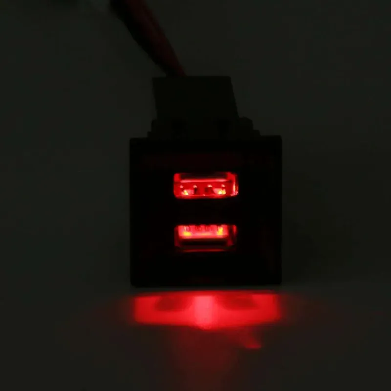 Rotes Dual-USB-Einbauladegerät für Volkswagen VW Transporter T5 (2003–2009)