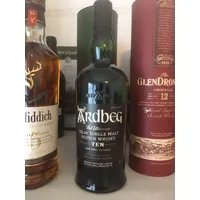 Ardbeg 10 Years Old Islay Single Malt Scotch 46% vol 0,7 l Geschenkbox