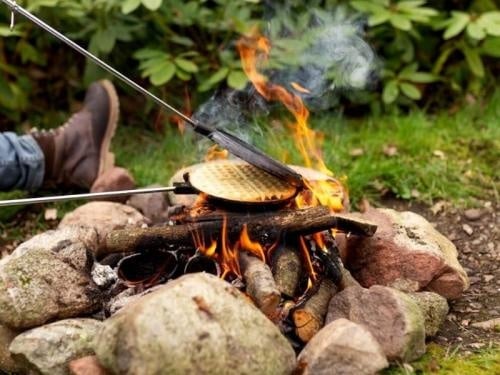 Waffeleisen mit holzgriff