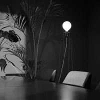 Grupa Model M1 LED-Stehleuchte schwarz, Kabel weiß