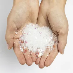 Kunstschnee Schneeflocken 100g zum Basteln Dekorieren Schnee Deko Glitzer Effekt Dekoschnee Weihnachtsdeko Winterdeko Weiß Irisierend