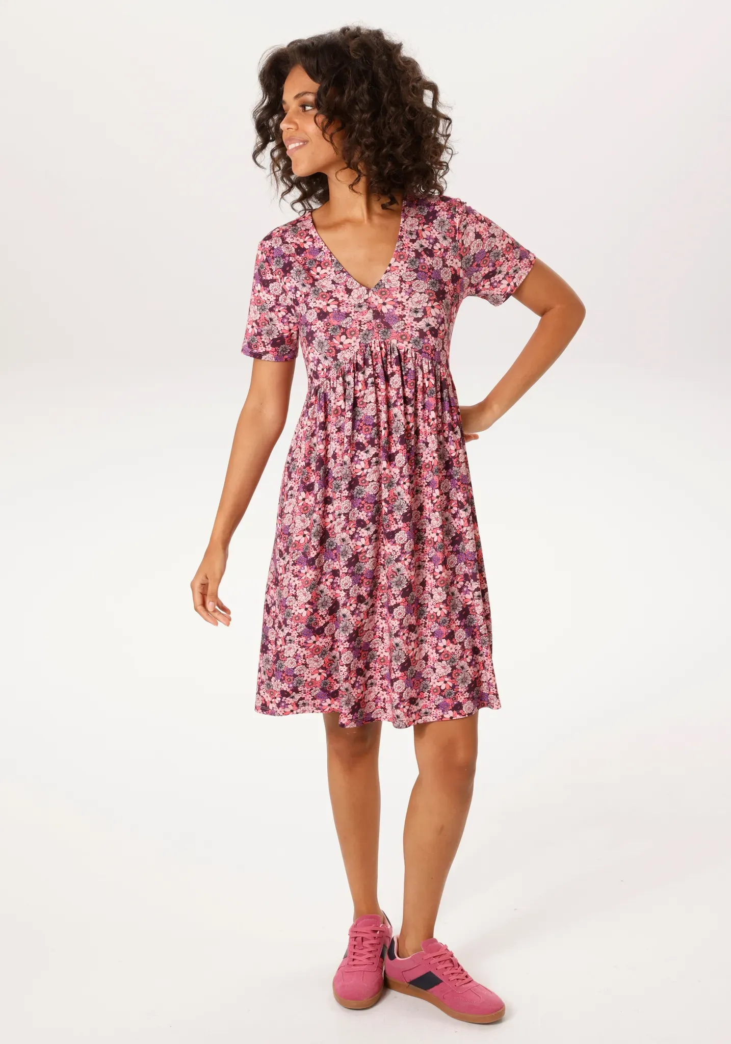 Sommerkleid ANISTON CASUAL, Damen, Gr. 48, N-Gr, bordeaux, rosé, lachs, lavendel, schwarz, Single Jersey, Obermaterial: 95% Viskose, 5% Elasthan, bedruckt, geblümt, figurumspielend kniefrei, V-Ausschnitt, Kleider Sommerkleid, allover mit grafischen Blüten bedruckt