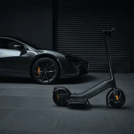 Pure McLaren schwarz