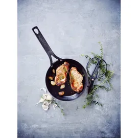 B&K BK Black Steel Bratpfanne aus Kohlenstoffstahl, Geeignet für Induktion, Backofen- und Bratrostsicher bis 350C, Langlebig und Professionell, Schwarz