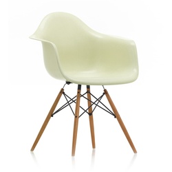 Vitra - Eames Fiberglass Armchair DAW, Esche honigfarben / Eames parchment (Filzgleiter weiß)